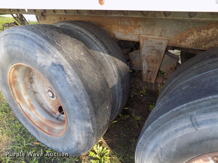 image for item EE9256 1999 Utility refrigerated van trailer