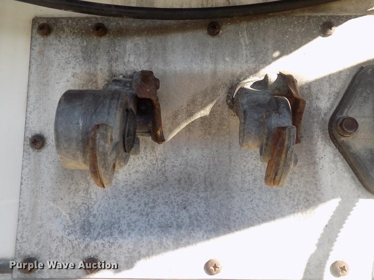 image for item EE9257 2001 Utility refrigerated trailer