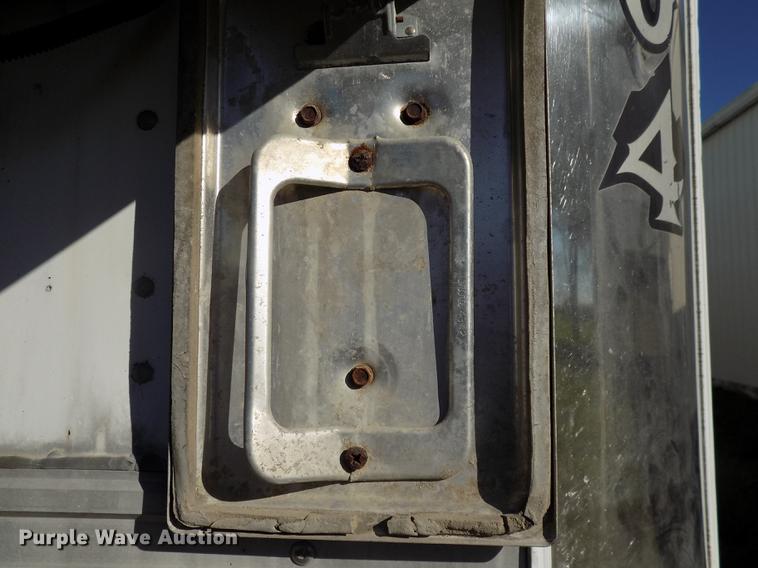 image for item EE9257 2001 Utility refrigerated trailer