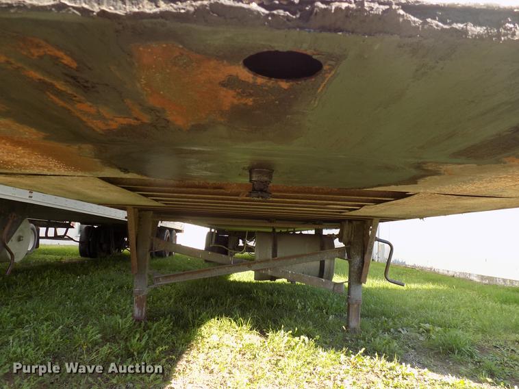 image for item EE9257 2001 Utility refrigerated trailer