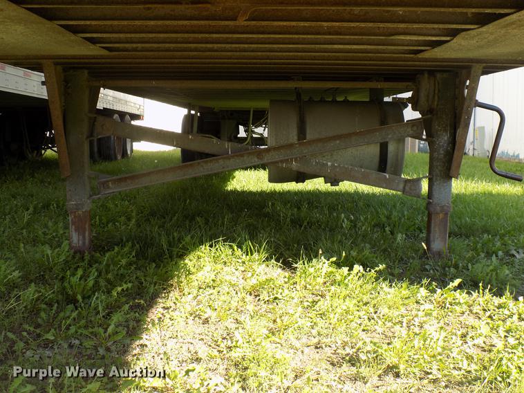 image for item EE9257 2001 Utility refrigerated trailer