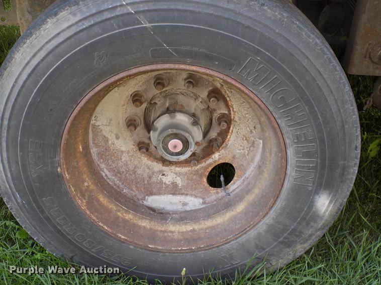 image for item EE9257 2001 Utility refrigerated trailer