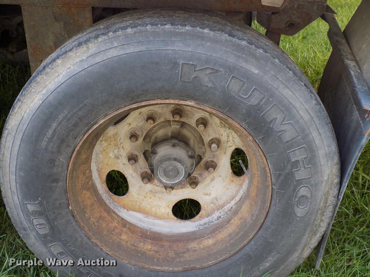 image for item EE9257 2001 Utility refrigerated trailer