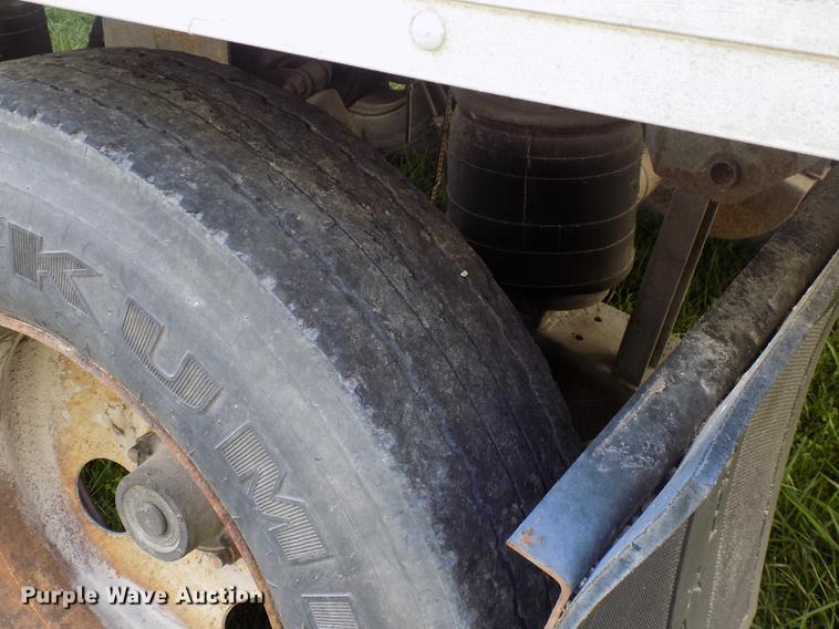 image for item EE9257 2001 Utility refrigerated trailer