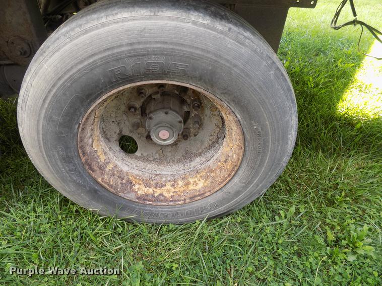 image for item EE9257 2001 Utility refrigerated trailer