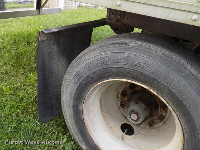 image for item EE9257 2001 Utility refrigerated trailer