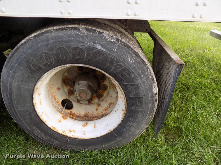 image for item EE9258 2004 Utility refrigerated trailer
