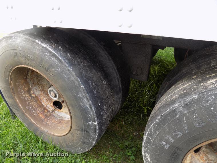 image for item EE9258 2004 Utility refrigerated trailer