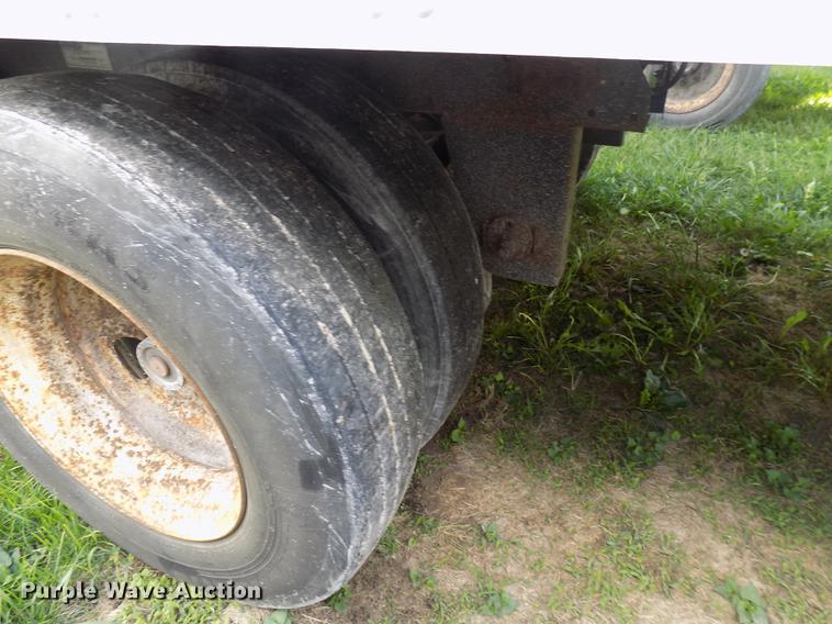 image for item EE9258 2004 Utility refrigerated trailer