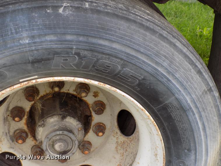 image for item EE9259 2001 Utility VS2R refrigerated van trailer