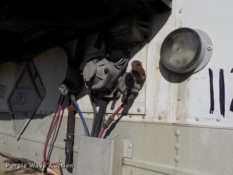 image for item EE9261 2000 Wabash National refrigerated van trailer