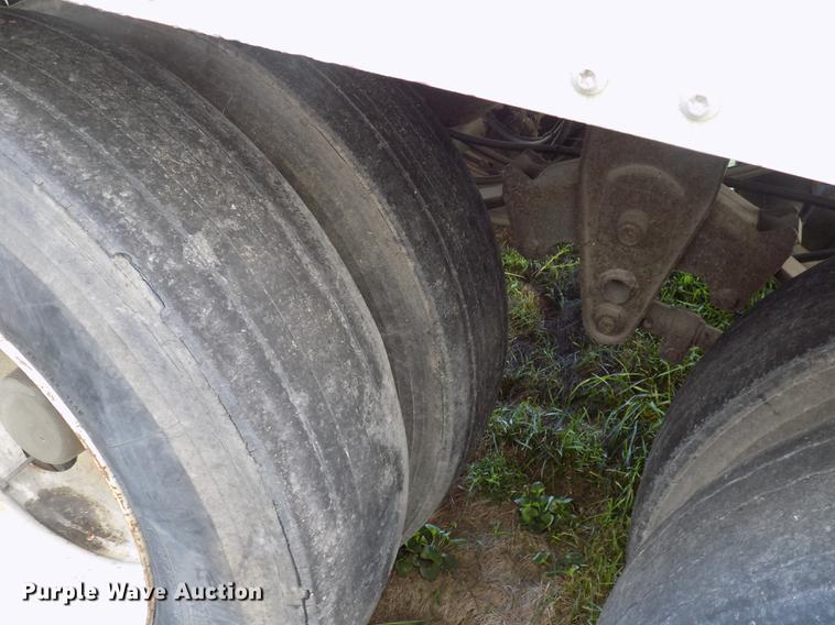 image for item EE9261 2000 Wabash National refrigerated van trailer