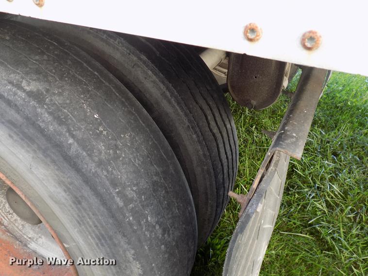 image for item EE9261 2000 Wabash National refrigerated van trailer