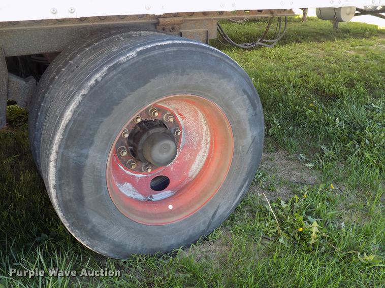 image for item EE9261 2000 Wabash National refrigerated van trailer