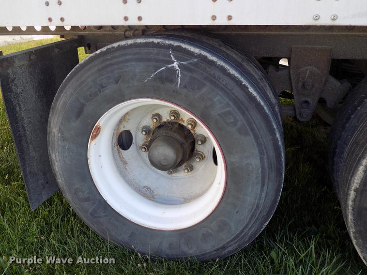 image for item EE9261 2000 Wabash National refrigerated van trailer