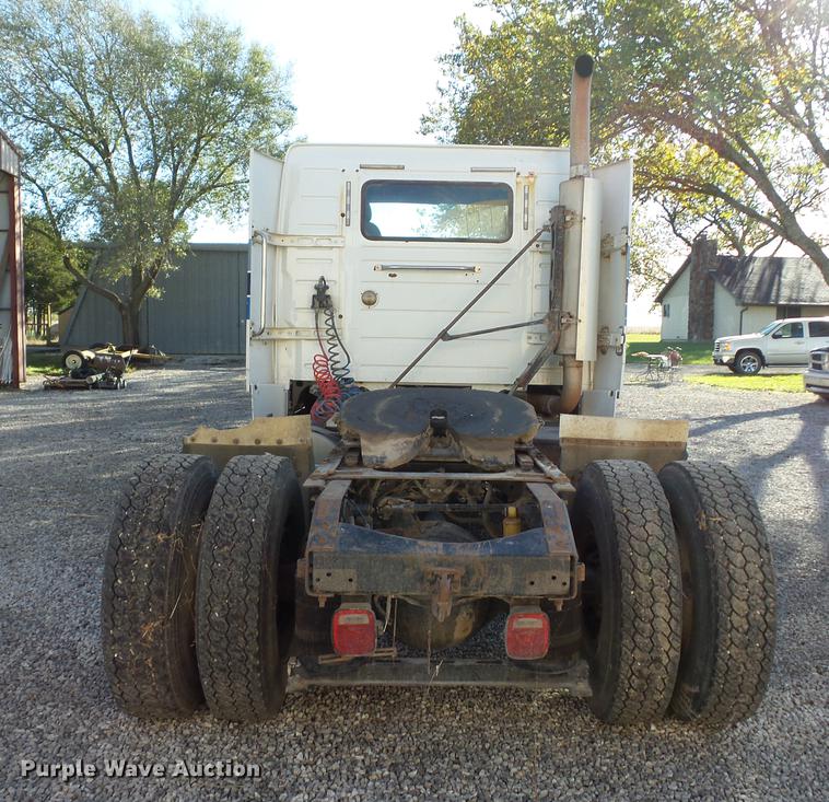 image for item K6339 1998 Volvo VN semi truck