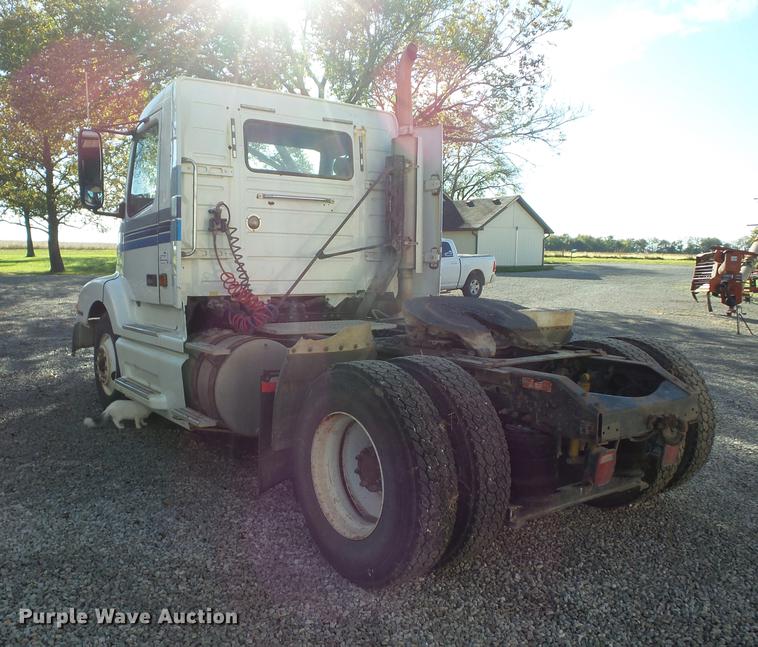 image for item K6339 1998 Volvo VN semi truck