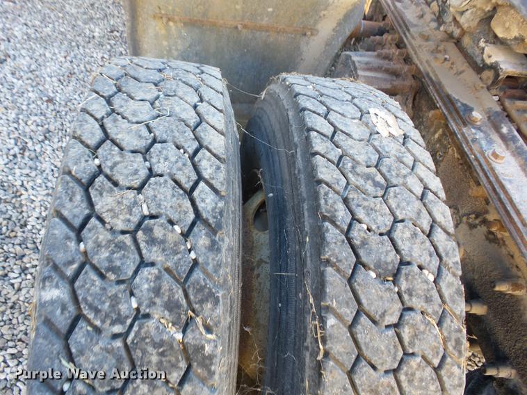 image for item K6339 1998 Volvo VN semi truck