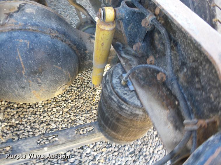 image for item K6339 1998 Volvo VN semi truck