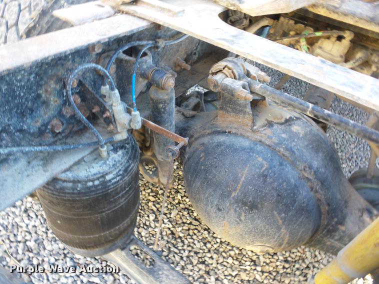 image for item K6339 1998 Volvo VN semi truck