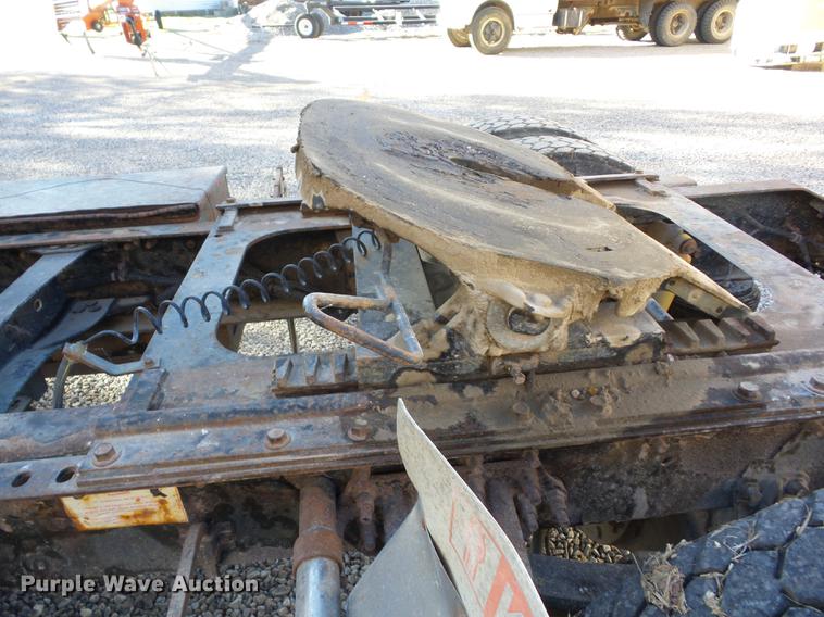 image for item K6339 1998 Volvo VN semi truck