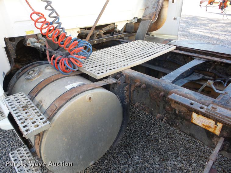 image for item K6339 1998 Volvo VN semi truck