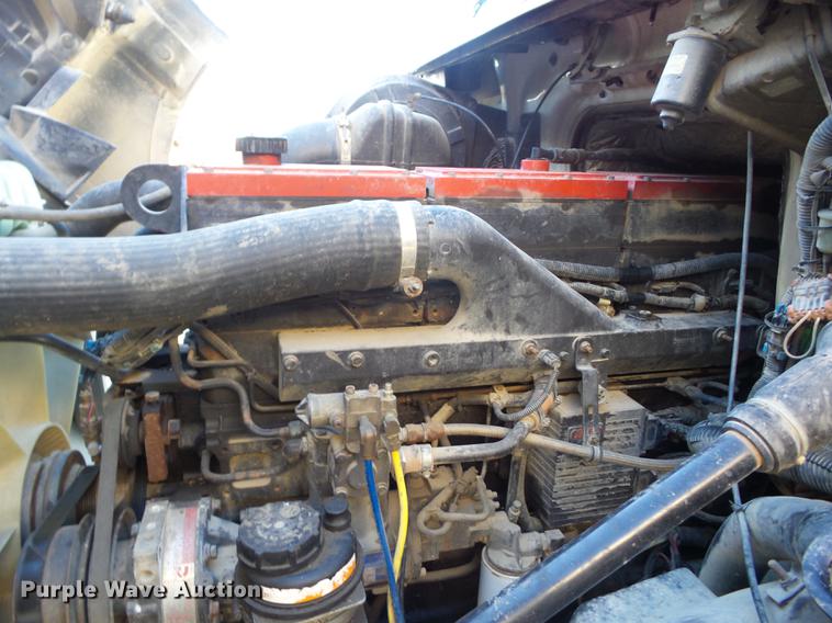 image for item K6339 1998 Volvo VN semi truck