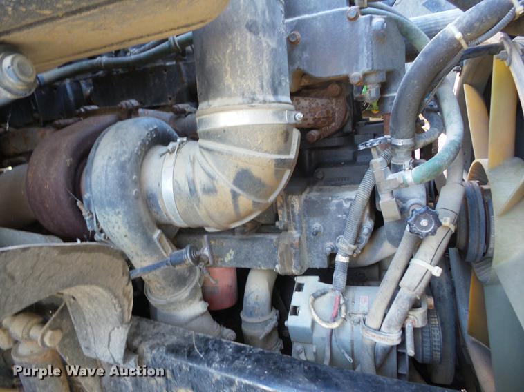 image for item K6339 1998 Volvo VN semi truck