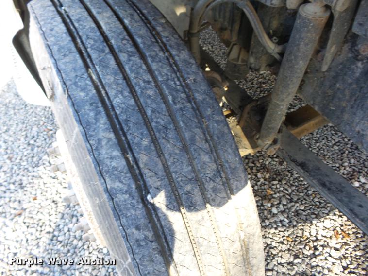 image for item K6339 1998 Volvo VN semi truck