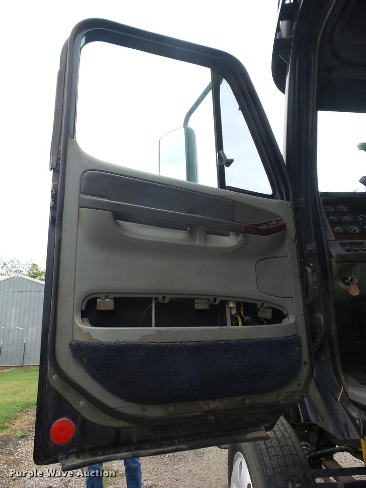 image for item K6362 1997 Freightliner Century Class semi truck