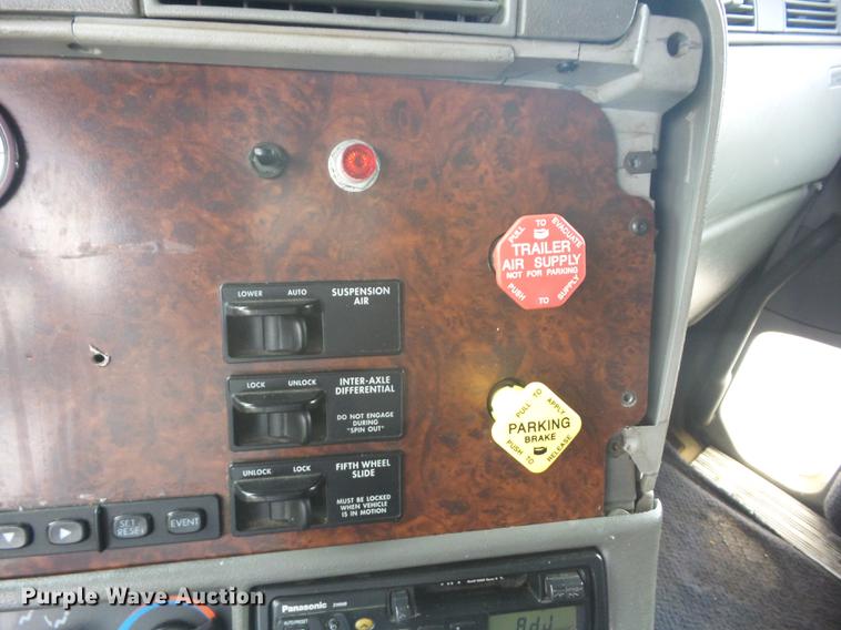 image for item K6362 1997 Freightliner Century Class semi truck