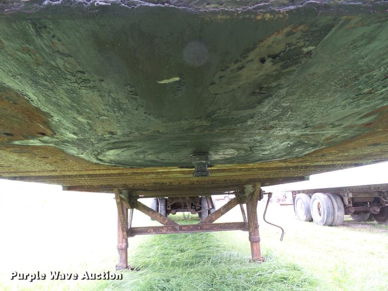 image for item L5638 1993 Fruehauf dry van trailer