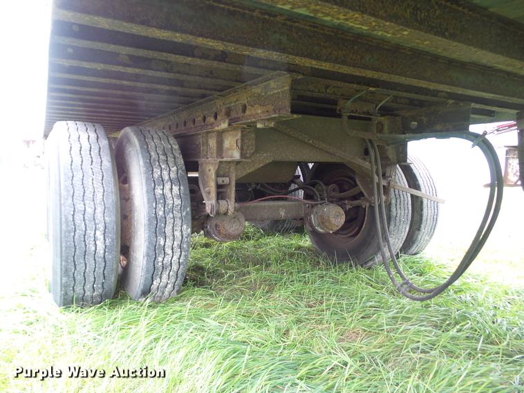 image for item L5638 1993 Fruehauf dry van trailer