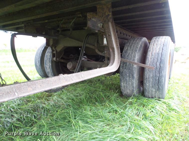 image for item L5638 1993 Fruehauf dry van trailer