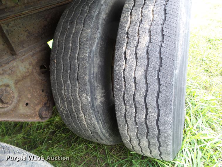 image for item L5638 1993 Fruehauf dry van trailer