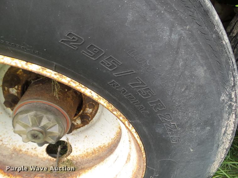 image for item L5638 1993 Fruehauf dry van trailer