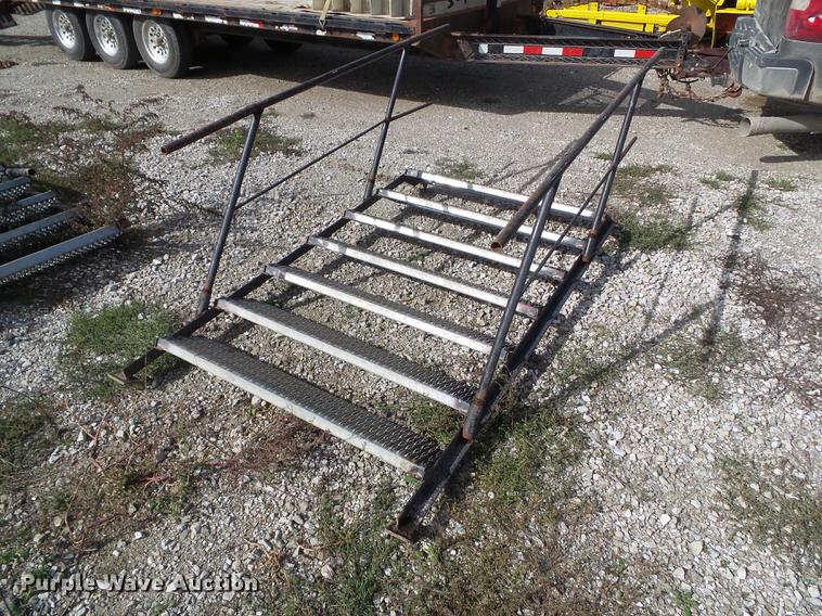 image for item L5638 1993 Fruehauf dry van trailer