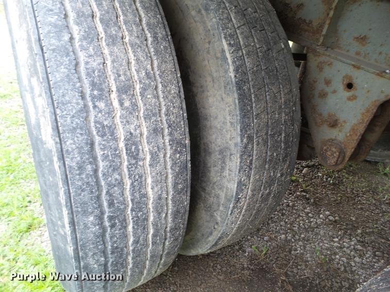 image for item L5639 1995 Fruehauf FBHLP-9 dry van trailer