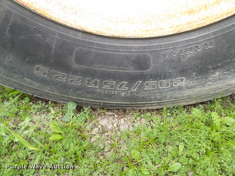 image for item L5639 1995 Fruehauf FBHLP-9 dry van trailer