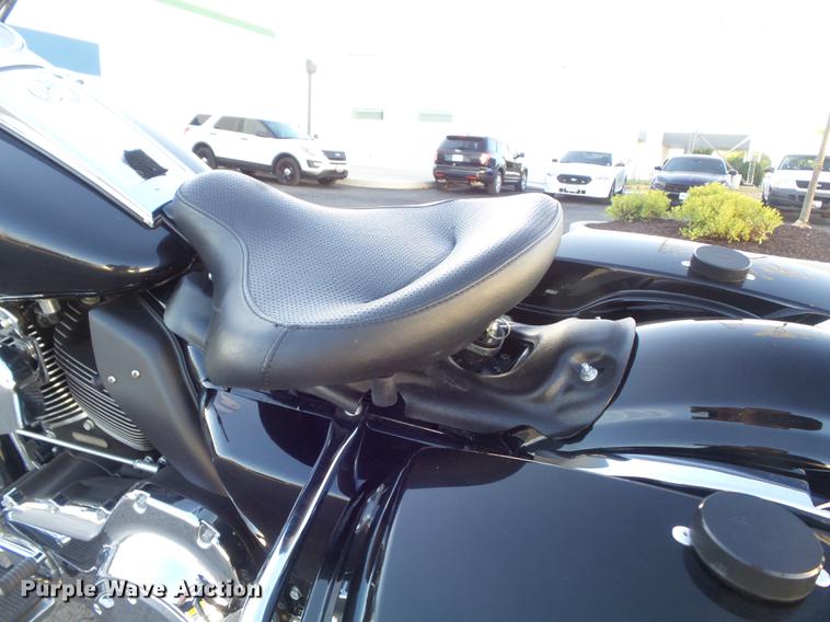 image for item CC9650 2010 Harley Davidson Road King Police motorcycle