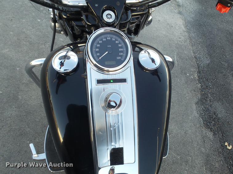 image for item CC9650 2010 Harley Davidson Road King Police motorcycle