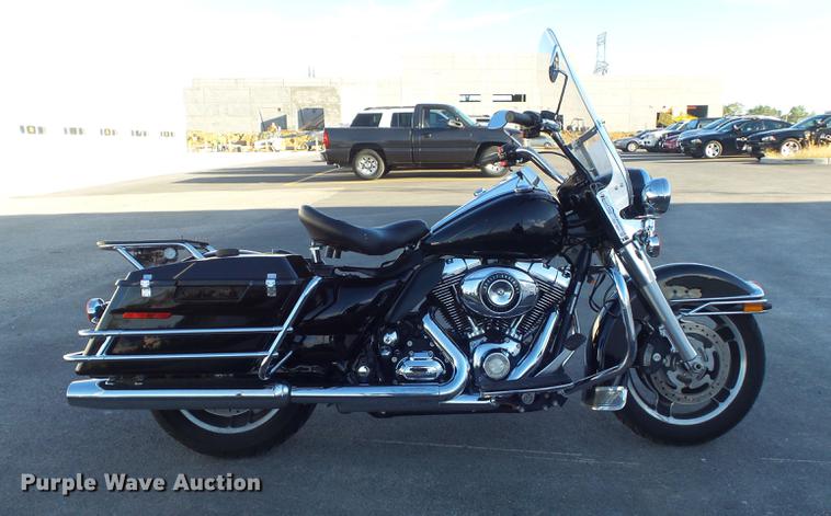 image for item CC9651 2010 Harley Davidson Road King Police motorcycle