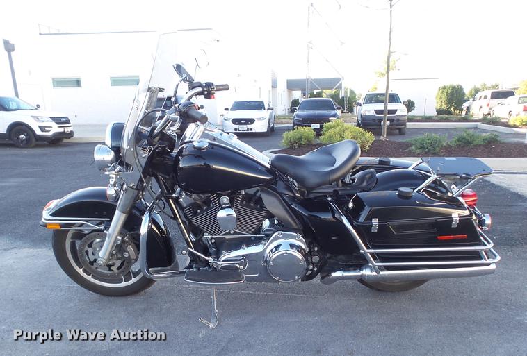 image for item CC9651 2010 Harley Davidson Road King Police motorcycle
