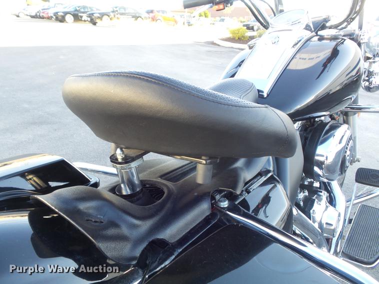 image for item CC9651 2010 Harley Davidson Road King Police motorcycle