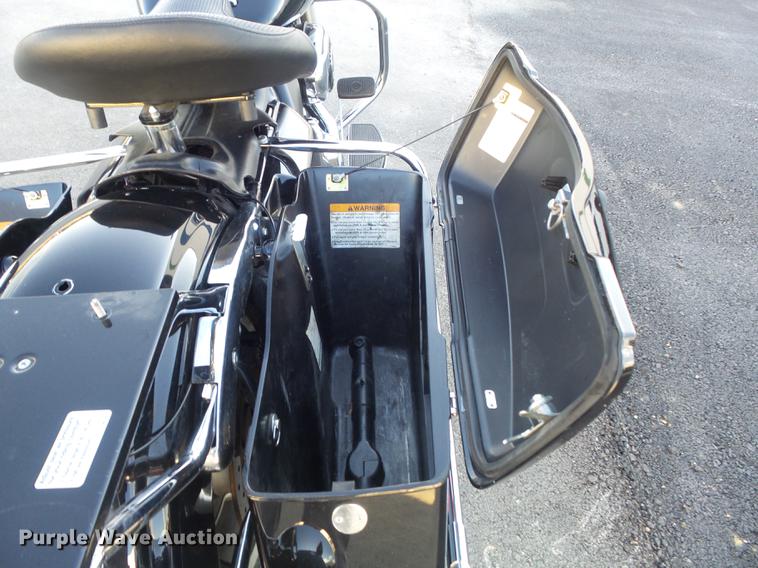 image for item CC9651 2010 Harley Davidson Road King Police motorcycle