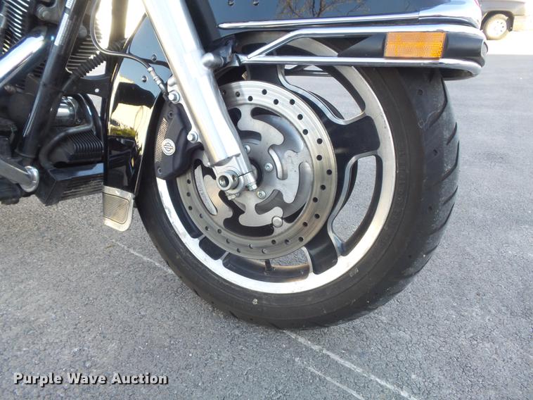 image for item CC9651 2010 Harley Davidson Road King Police motorcycle