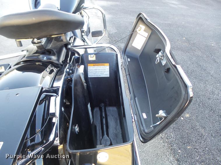 image for item CC9652 2012 Harley Davidson Road King Police motorcycle