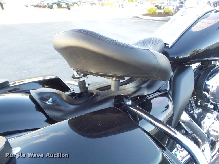 image for item CC9652 2012 Harley Davidson Road King Police motorcycle