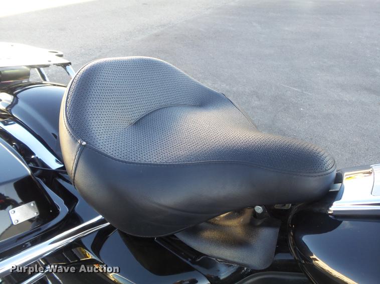 image for item CC9652 2012 Harley Davidson Road King Police motorcycle