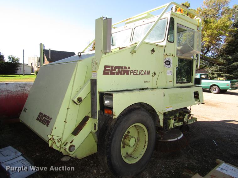 image for item DA3188 1996 Elgin Pelican Series P street sweeper